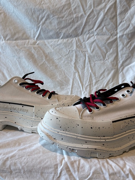 Alexander McQueen White Chunky Sneakers with Magenta and Black Laces main image 4
